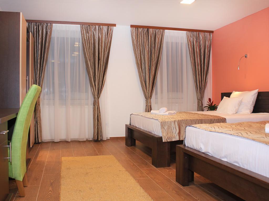 Hotel Dubai Plandiste Екстериор снимка