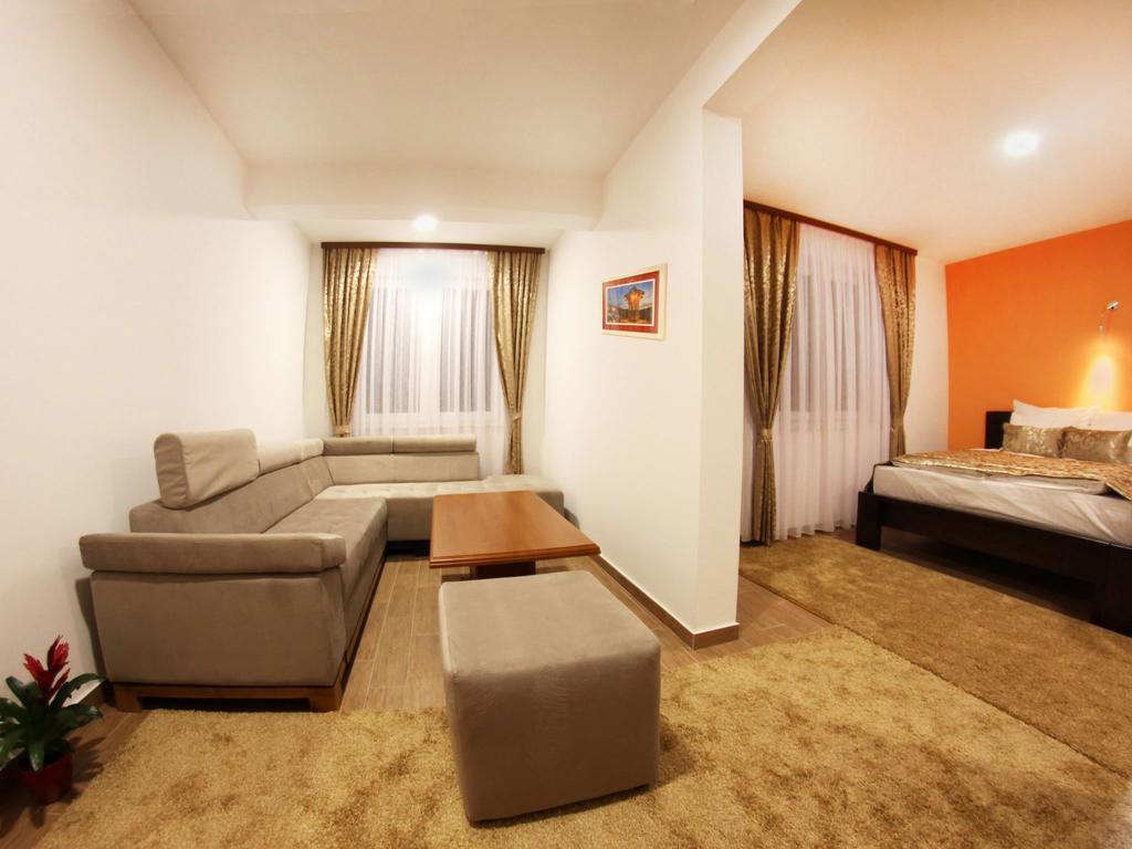 Hotel Dubai Plandiste Екстериор снимка