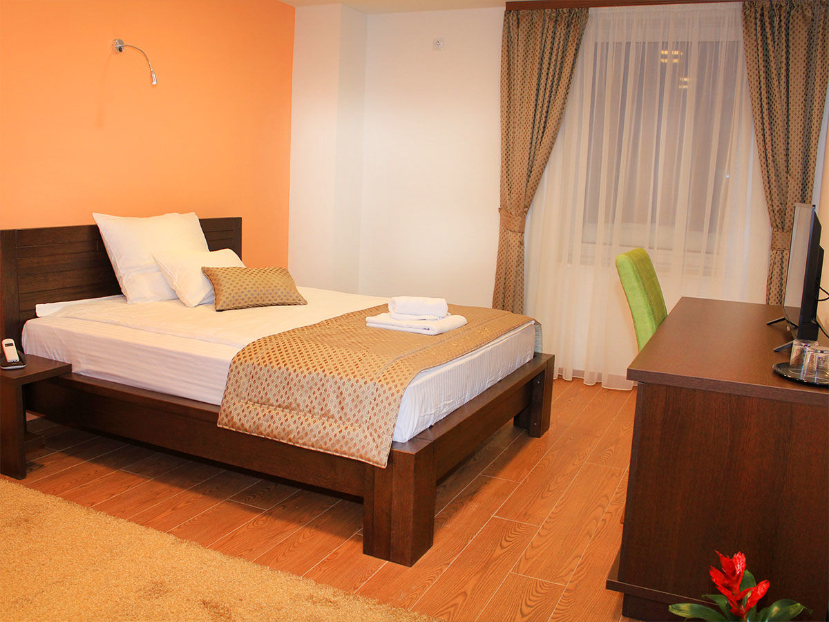 Hotel Dubai Plandiste Екстериор снимка